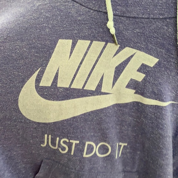 Pull over purple Nike sweater - Picture 2 of 3